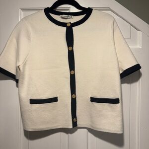 Abercrombie & Fitch Black and White Sweater